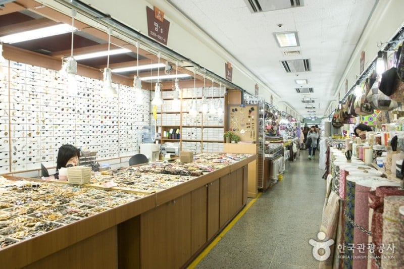 東大門総合市場アクセサリー商店街 (1/9)