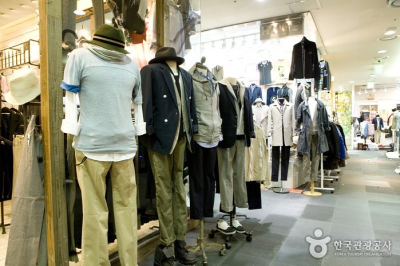 ファッションモール・ユーアス (1/16)