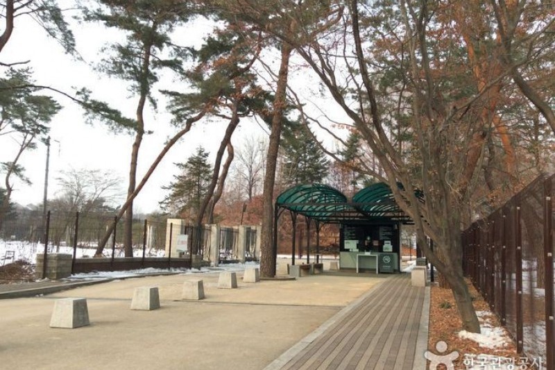 ソウル 泰陵・康陵［ユネスコ世界文化遺産］ (2/3)