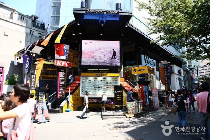 CGV明洞駅（CGV 명동역） (1/2)