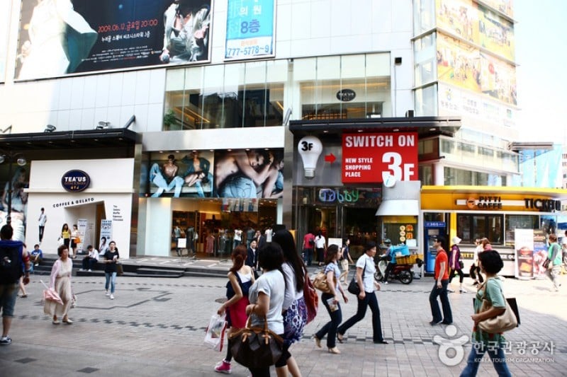 CGV明洞駅（CGV 명동역） (2/2)