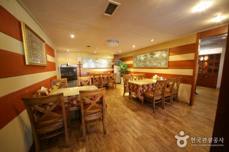 DUBAI RESTAURANT (2/10)