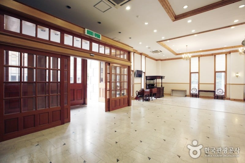 白岩アートホール (4/6)
