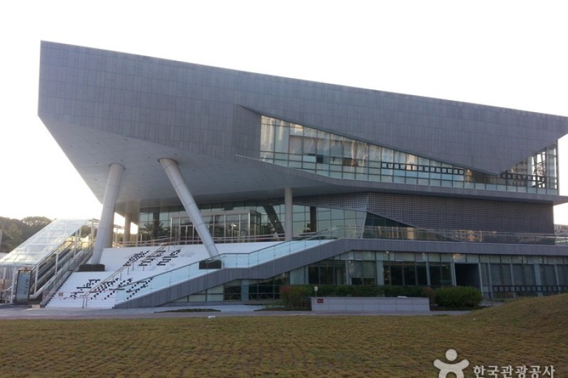 国立ハングル博物館（국립한글박물관） (1/8)
