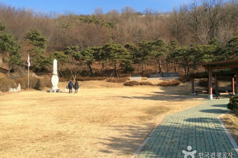 護国忠魂慰霊碑 (4/4)