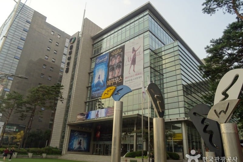 忠武アートホール (1/4)