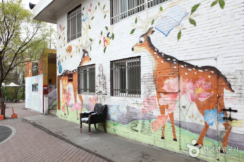 弘大ストリート美術 (Street Art Exhibition) (1/12)