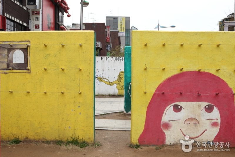 弘大ストリート美術 (Street Art Exhibition) (3/12)