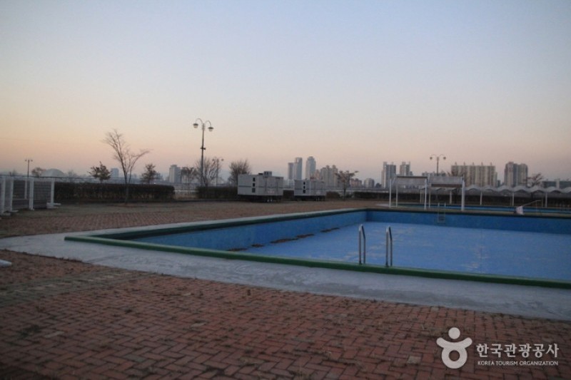 漢江市民公園 蚕室プール (2/4)