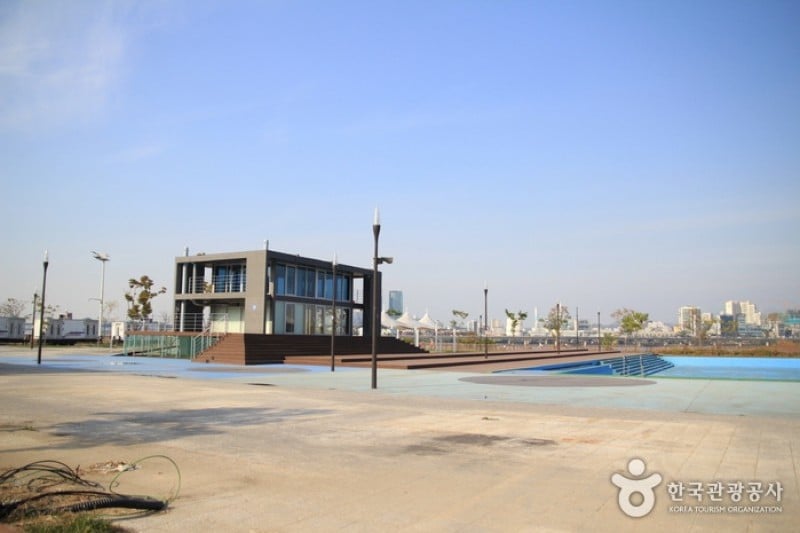 漢江市民公園汝矣島屋外プール (1/4)