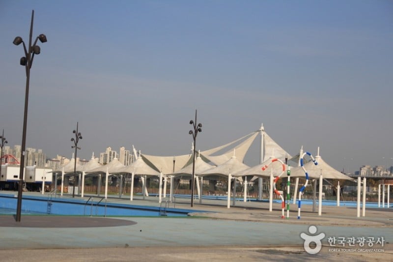 漢江市民公園汝矣島屋外プール (2/4)
