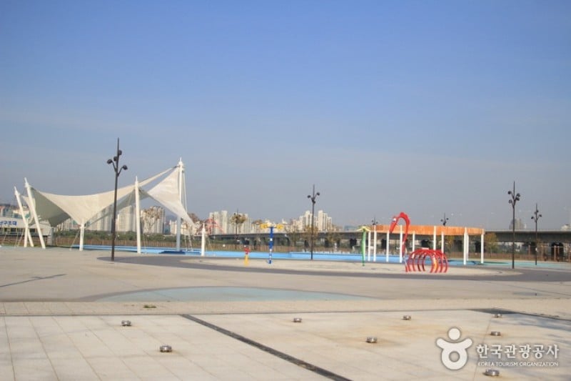 漢江市民公園汝矣島屋外プール (3/4)