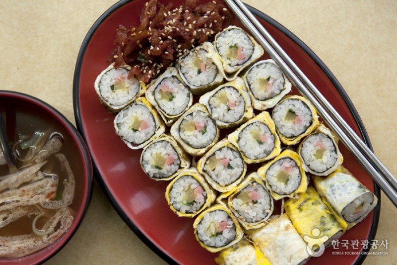 チンスンジャキンパプ（진순자김밥） (2/13)