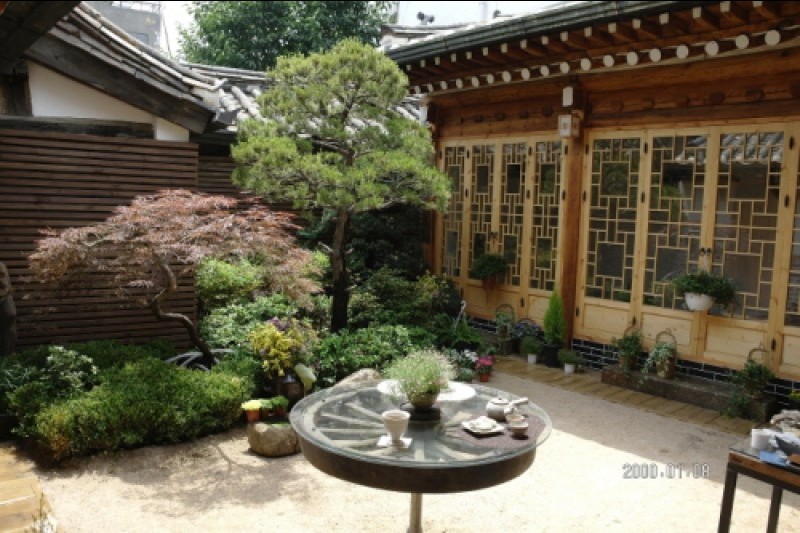 庭と茶院 (1/4)