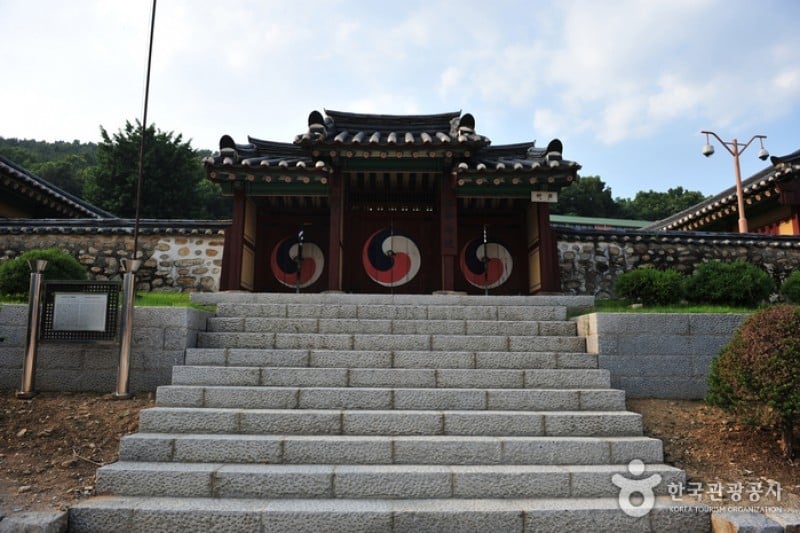 江華郷校 (1/2)