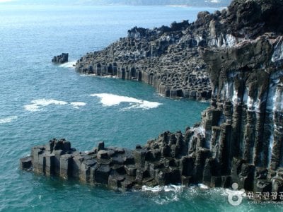 中文、大浦海岸 柱状節理帯