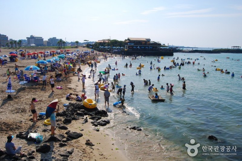 咸徳 犀牛峰海水浴場 (8/23)