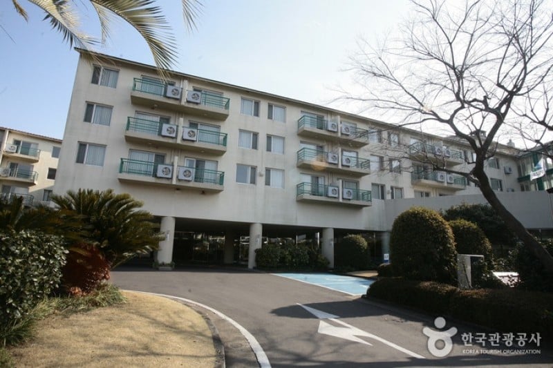 KENSINGTON RESORT (4/30)