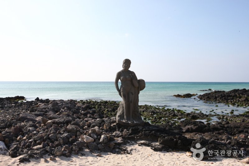 クァクチクァムル海岸（곽지과물해변） (14/19)