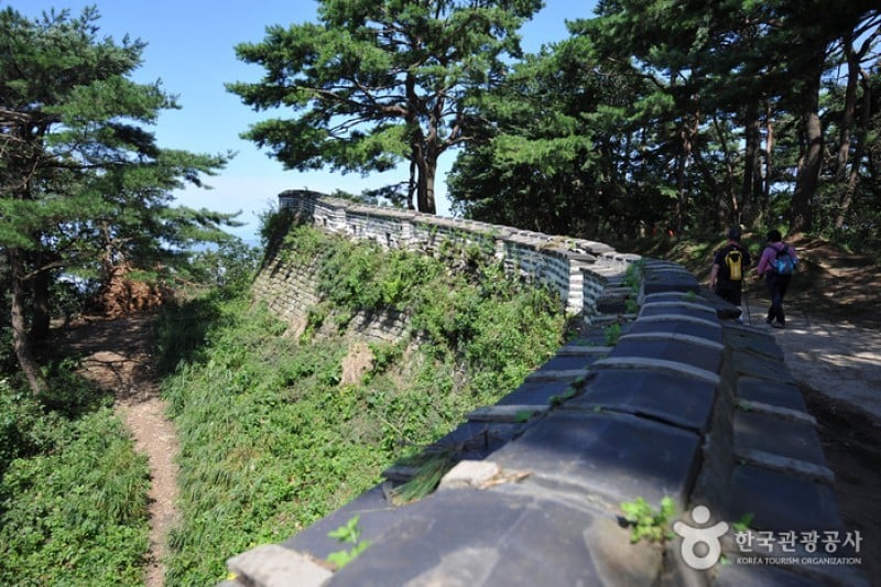 南漢山城道立公園[ユネスコ世界文化遺産] (1/6)