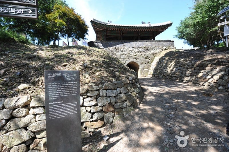 南漢山城道立公園[ユネスコ世界文化遺産] (3/6)