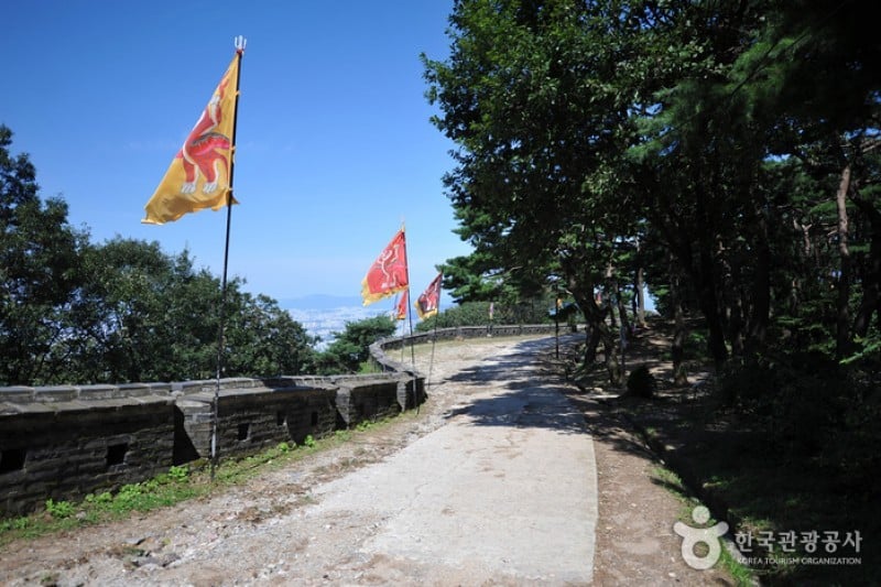南漢山城道立公園[ユネスコ世界文化遺産] (4/6)