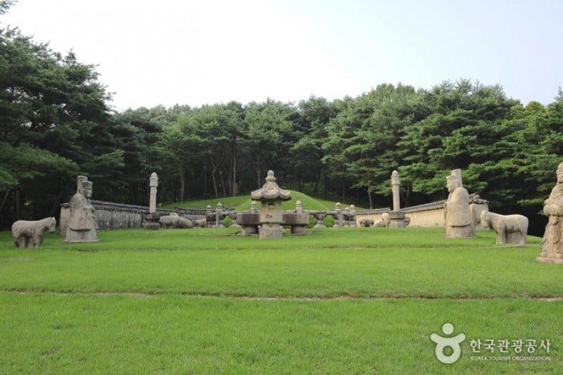 西五陵［ユネスコ世界文化遺産］ (2/7)