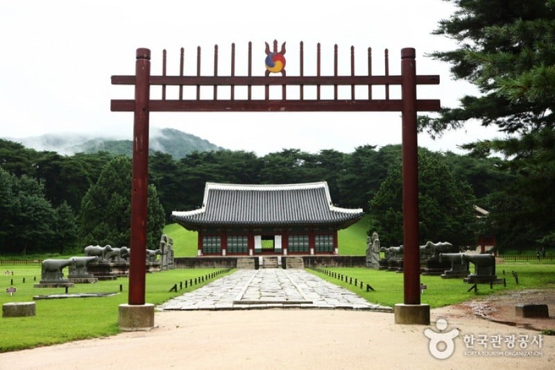 南楊州洪陵と裕陵［ユネスコ世界文化遺産］ (14/23)
