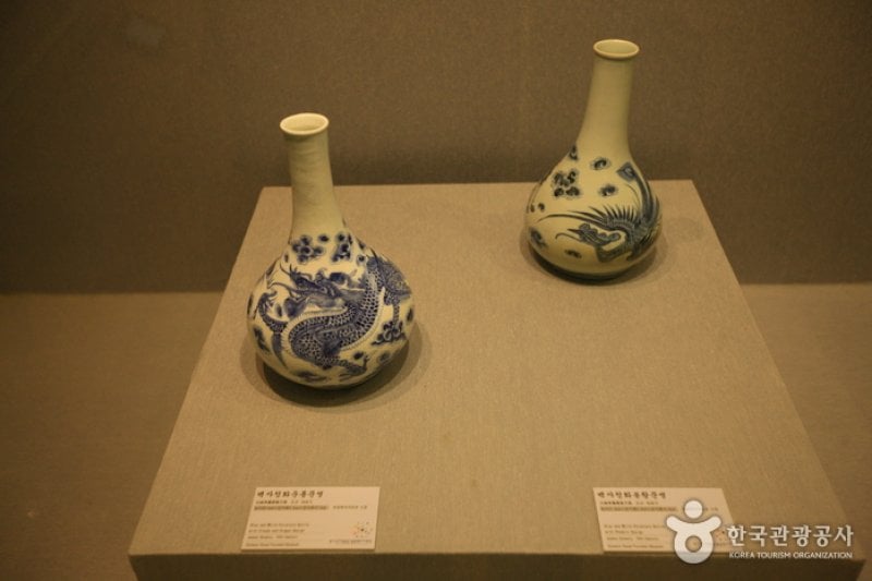 分院白磁資料館 (5/7)