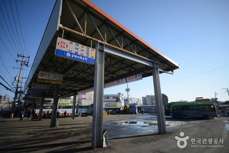 汶山市外バスターミナル (1/3)
