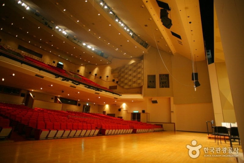 富川市民会館 (2/6)
