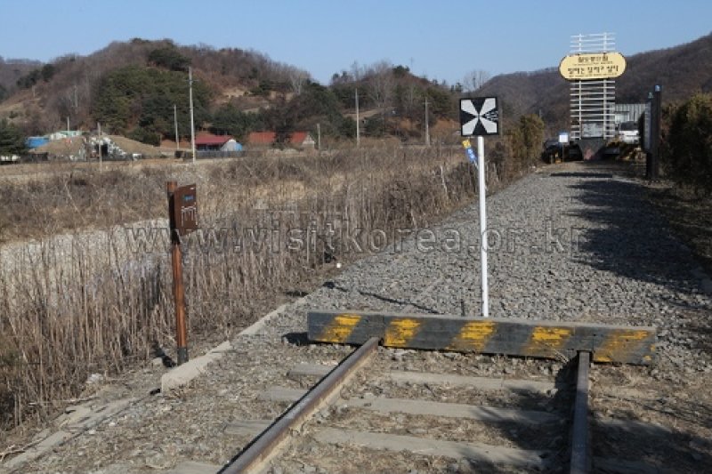 京元線鉄道中断点（新炭里駅）（경원선 철도중단점（신탄리역）） (1/1)