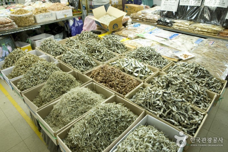 釜山 チャガルチ市場 乾魚部 (2/8)