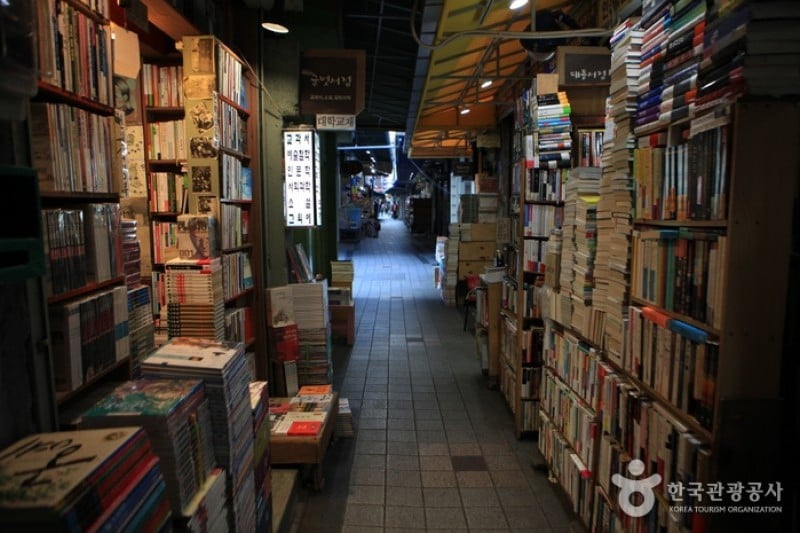 宝水洞本屋通り (6/10)
