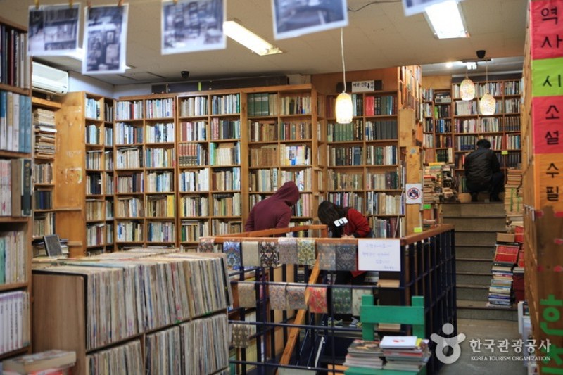 宝水洞本屋通り (7/10)