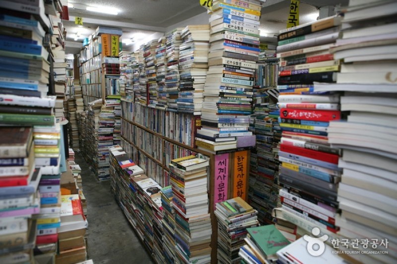 宝水洞本屋通り (9/10)