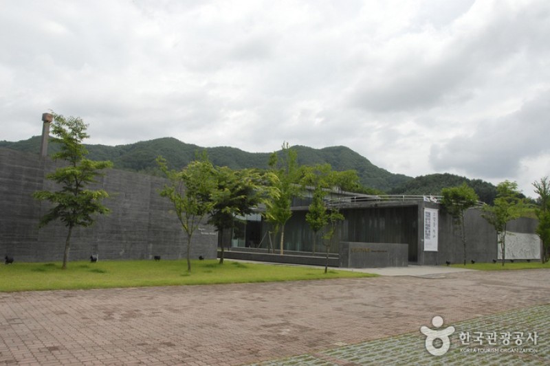 楊口白磁博物館 (1/4)