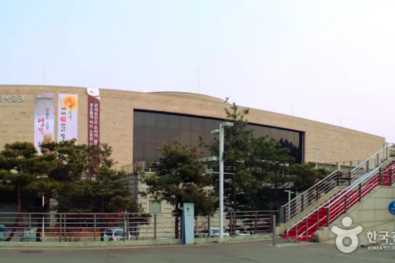 国立春川博物館 ソルラル・立春・テボルム伝統文化ハンマダン (1/2)