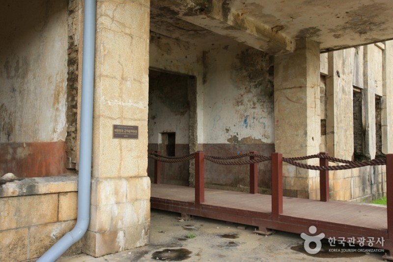 鉄原労動党舎 (9/15)