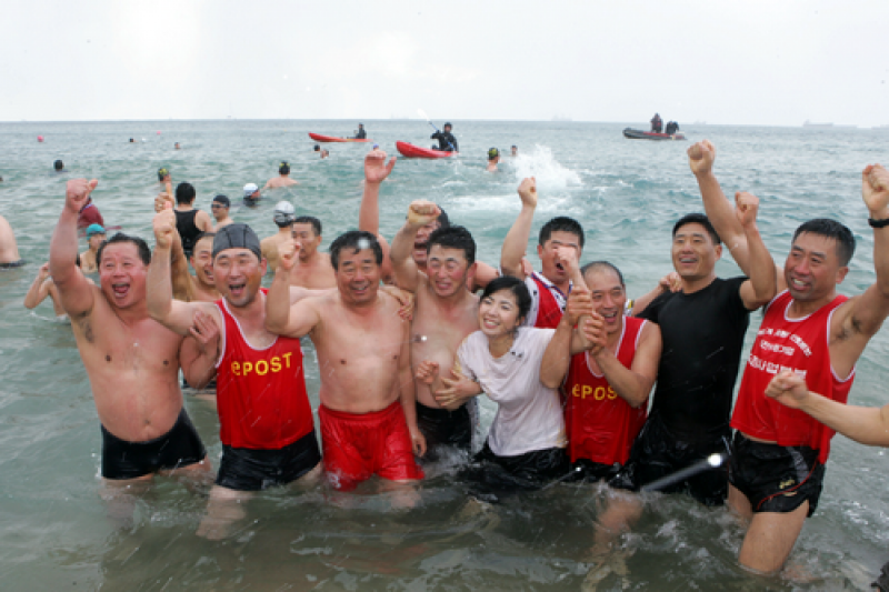 西帰浦冬海ペンギン水泳大会 (3/10)