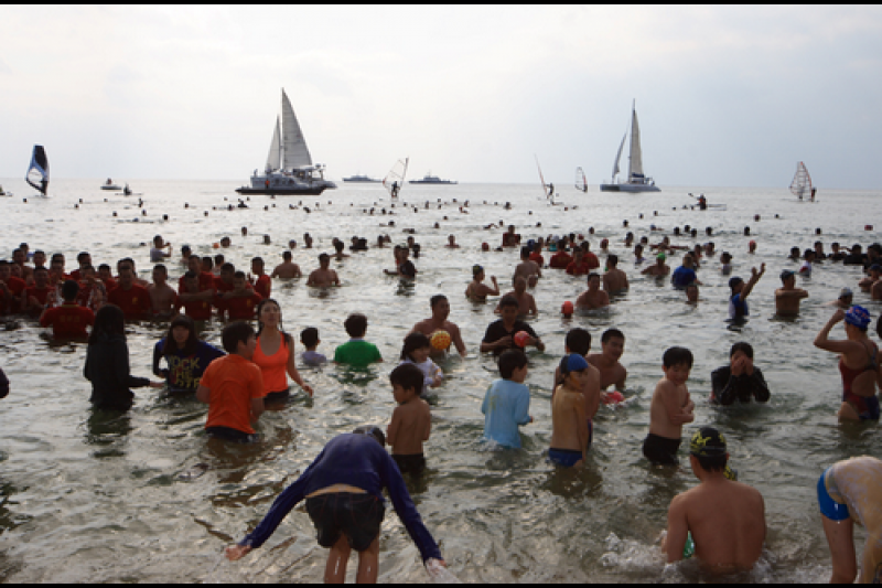 西帰浦冬海ペンギン水泳大会 (10/10)