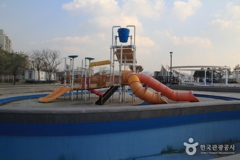 漢江市民公園 トゥクソムプール（野外） (4/8)