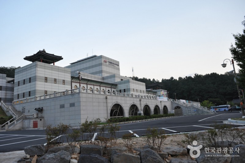 国立民俗国楽院 (2/3)