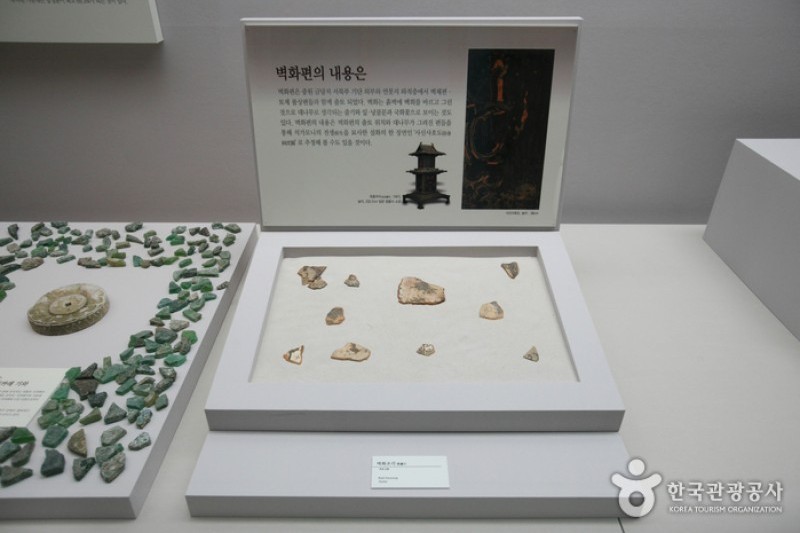 弥勒寺址 遺物展示館  (10/30)