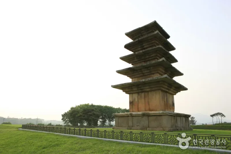 王宮里五重石塔 (5/7)