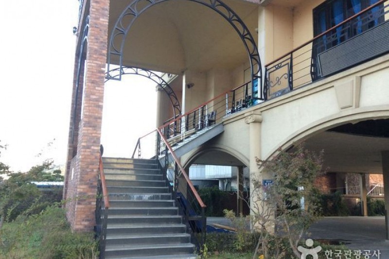 J-Party House (4/6)