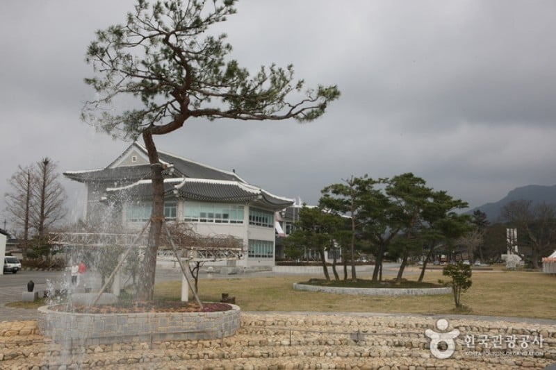霊岩陶器博物館 (2/13)