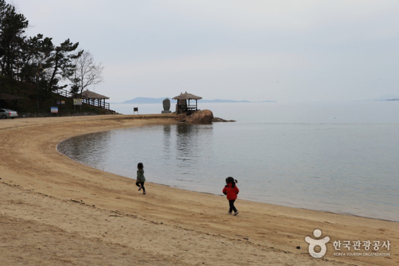 石頭海水浴場（돌머리해수욕장） (2/7)