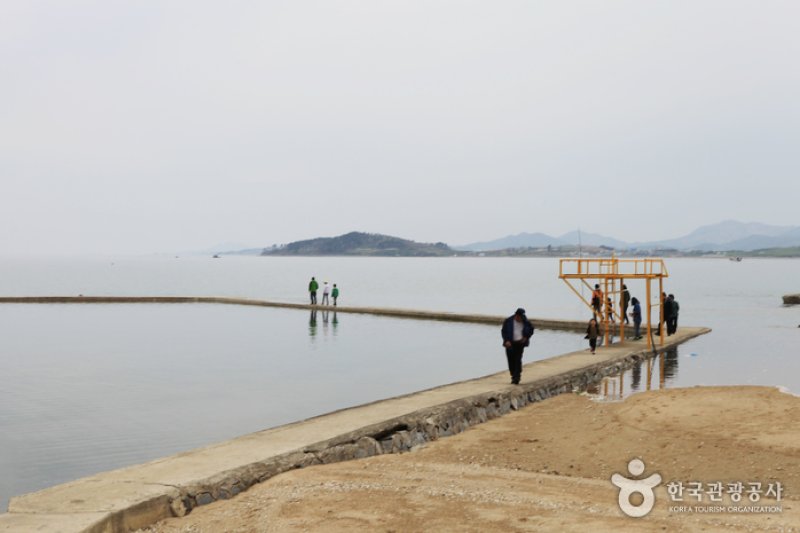 石頭海水浴場（돌머리해수욕장） (3/7)