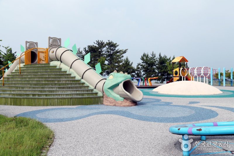 牛項里恐竜化石自然史遺跡地 (3/16)